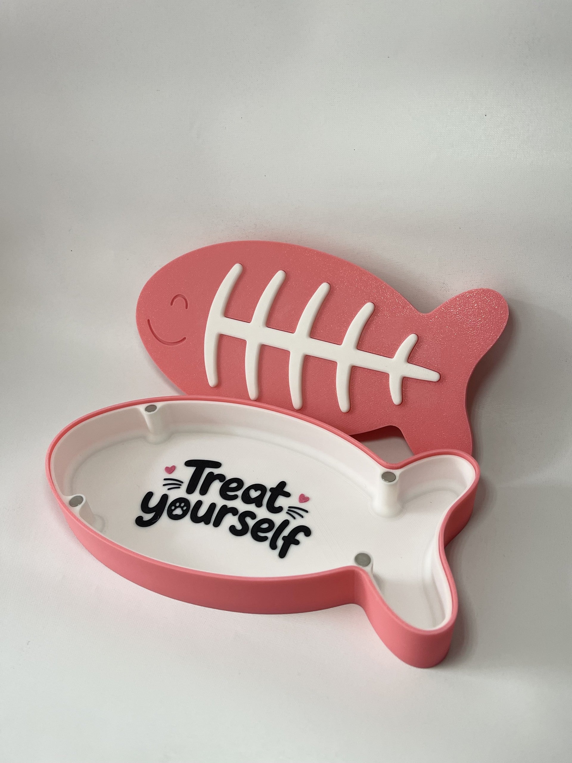 Cat Fish Shaped Treat Box, Magnetic Seal
