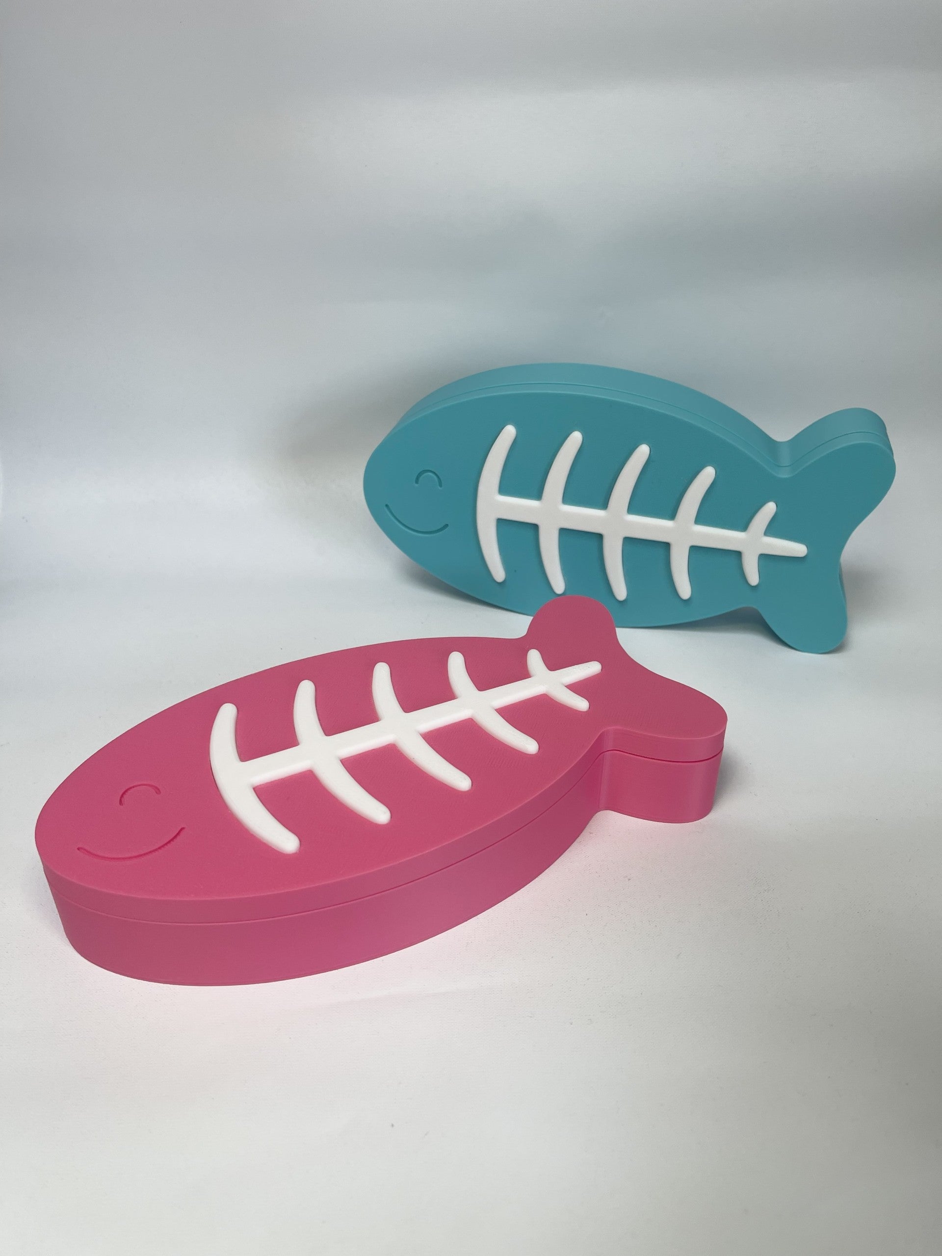 Cat Fish Shaped Pill Box, 7 Day Day/Night Organizer, Magnetic Seal