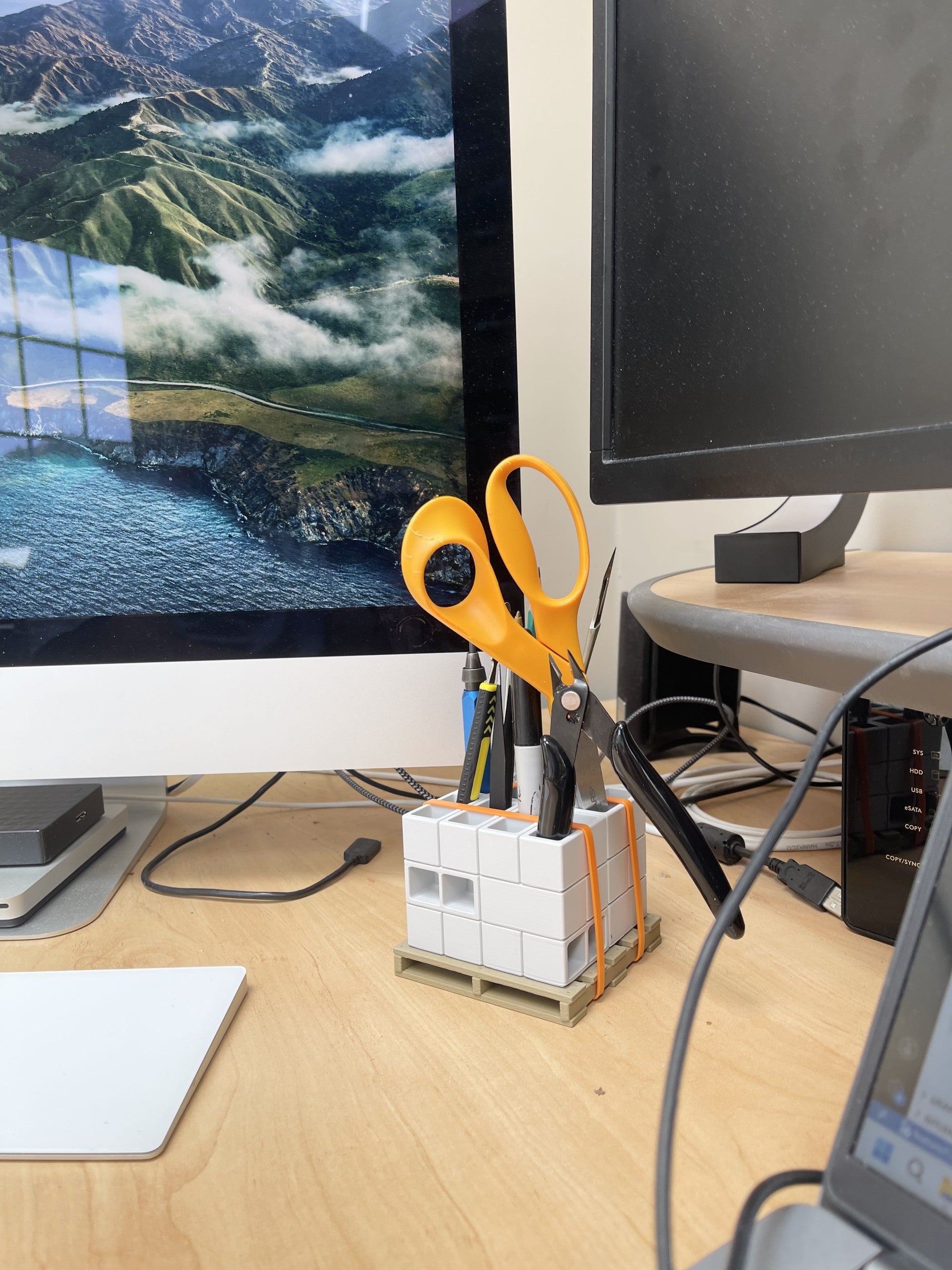 Cinder block styled pen holder - Unique desk organization
