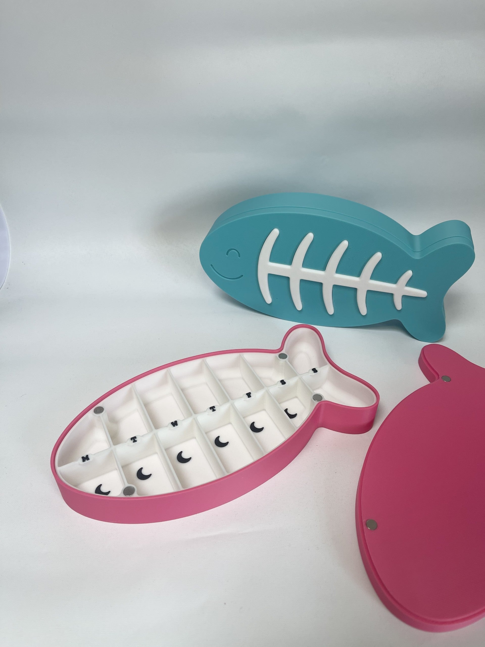 Cat Fish Shaped Pill Box, 7 Day Day/Night Organizer, Magnetic Seal